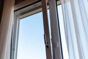 ventana oscilobatiente en casa